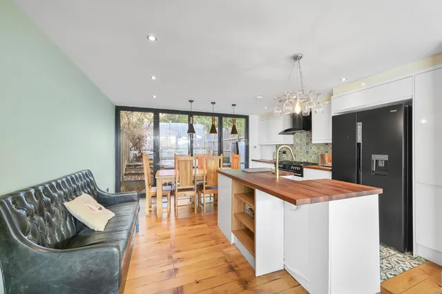 Cranford Close, London, SW20, photo 2