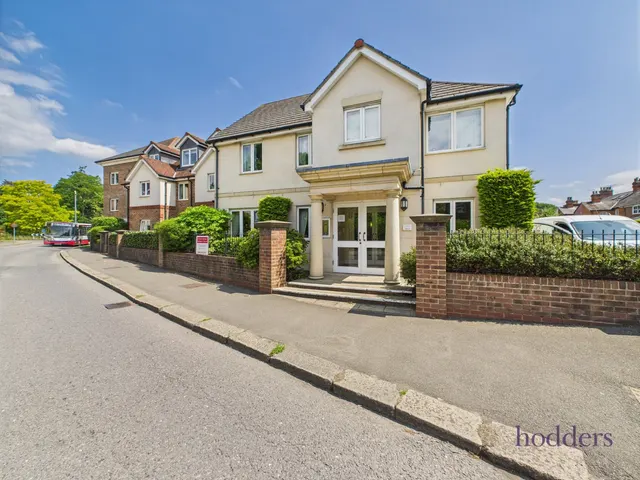 Station Road, Addlestone, KT15, photo 1