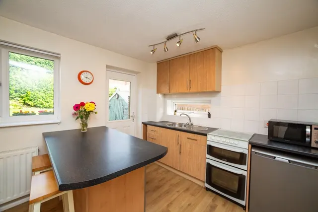 Thorpefield Drive, Thorpe Hesley, S61, photo 3