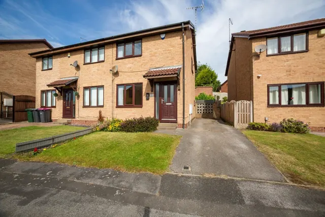 Thorpefield Drive, Thorpe Hesley, S61, photo 1