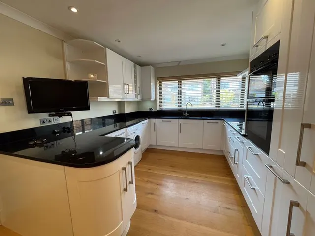 Photo 3 — Cressington Place Bourne End, Bucks SL8 5SN
