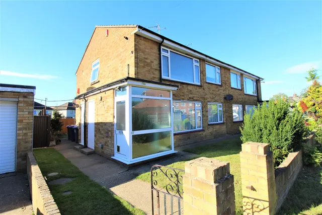 Dell Road, Grays, Essex, RM17 5LE