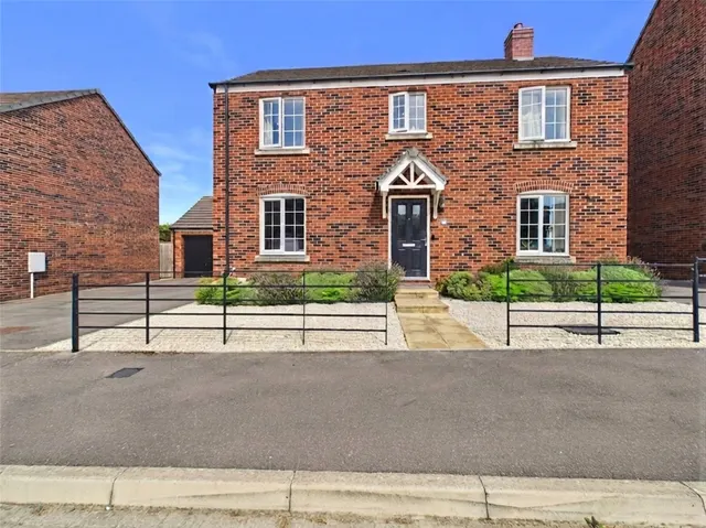 Woodgreen Square, Chinnor, OX39, photo 1