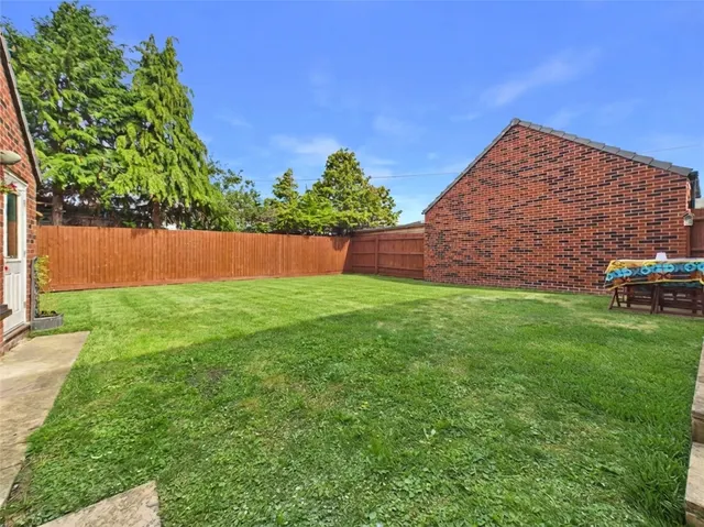 Woodgreen Square, Chinnor, OX39, photo 2