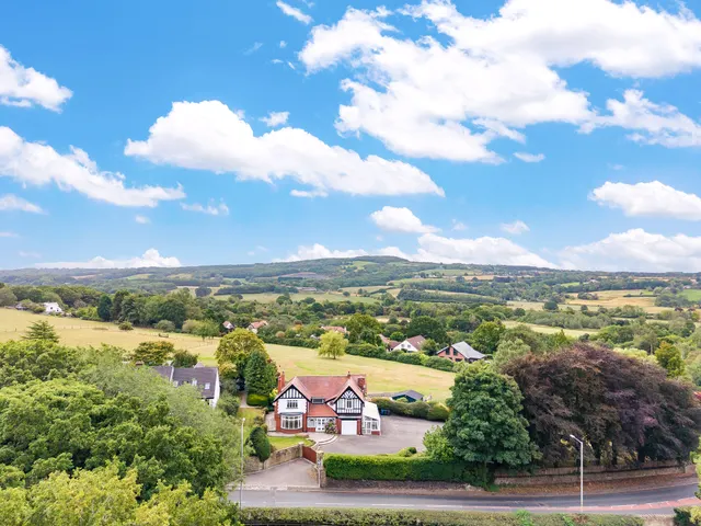 Parbold Hill, Parbold, photo 1