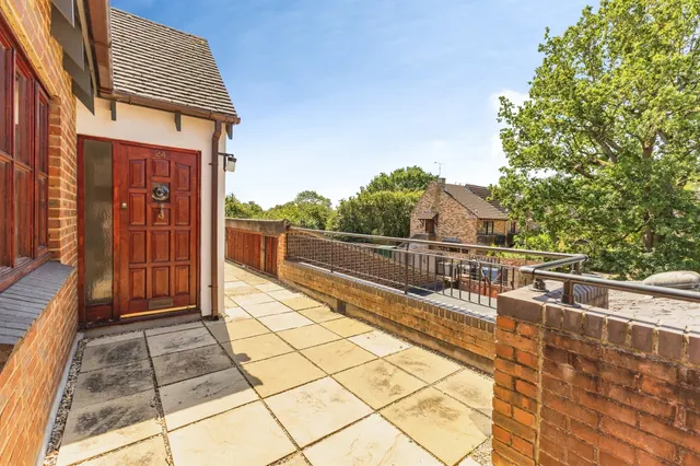 Maiden Lane Centre, Lower Earley, RG6, photo 2