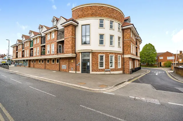 Saxons Court, Wokingham, Berkshire, RG40 1XH, photo 1