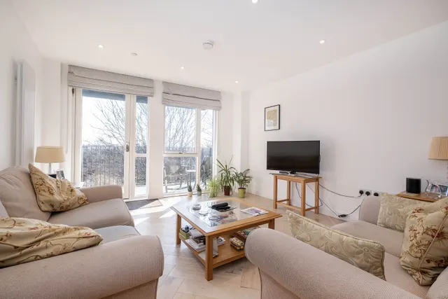 Ravensbury Terrace, London, SW18, photo 1