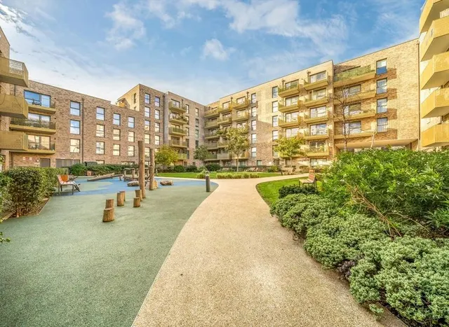 Selbourne Avenue, Hounslow, TW3, photo 1