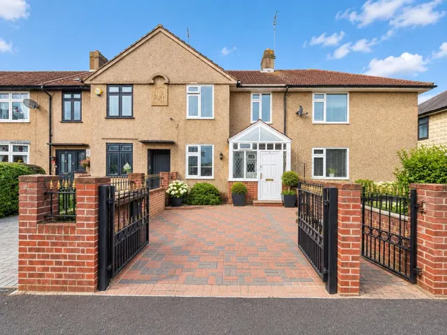 Fieldway, Dagenham, RM8, photo 1