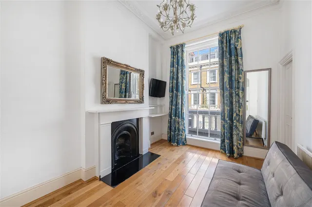 Photo 2 — Warwick Way, London, SW1V 4JD