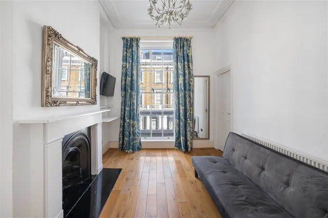 Photo 3 — Warwick Way, London, SW1V 4JD