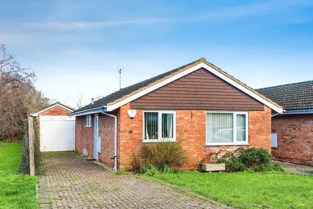 Popplechurch Drive, Swindon, Wiltshire, SN3, photo 1