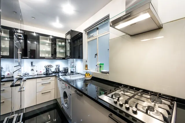 Photo 3 — 7a Whitelands House, Cheltenham Terrace, London