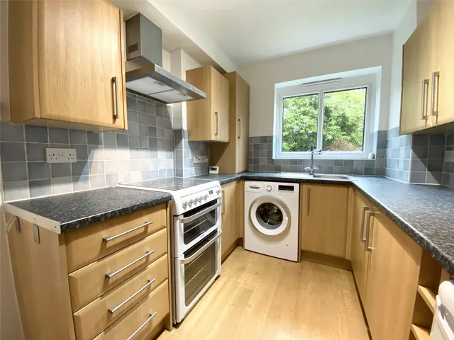 Somers Close, Reigate, RH2, photo 2