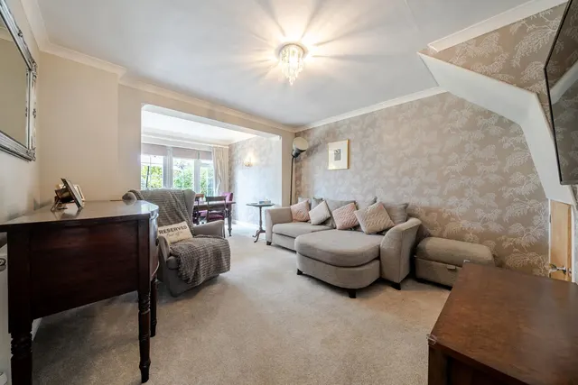 Hazel End, BR8, photo 3