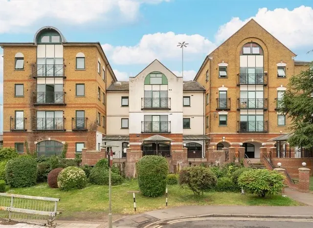 Brent Cross Gardens, Brent Cross, NW4