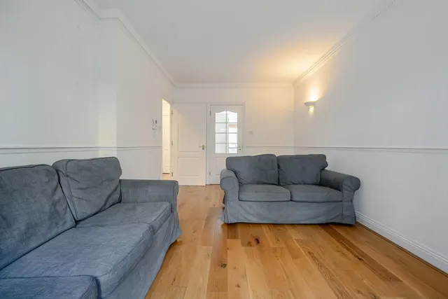Leathermarket Court, London, SE1, photo 2