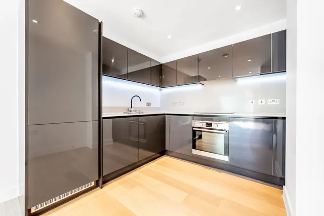 Photo 3 — 7 Globe View House, 171 Blackfriars Road, London