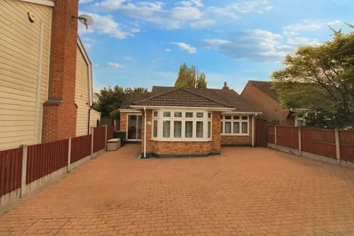 Lambourne Road, Chigwell, IG7 6EN, photo 1