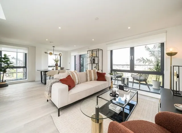 Plough Road, Battersea, SW11, photo 1