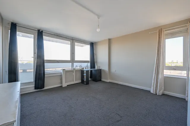 25 Darnley House, Camdenhurst Street, London, photo 1