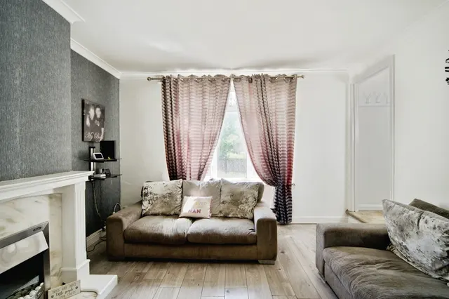 Photo 3 — Thompson Road, DAGENHAM, Essex, RM9