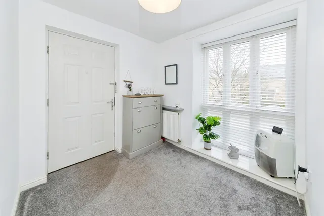 Chapman Way, Haywards Heath, photo 1