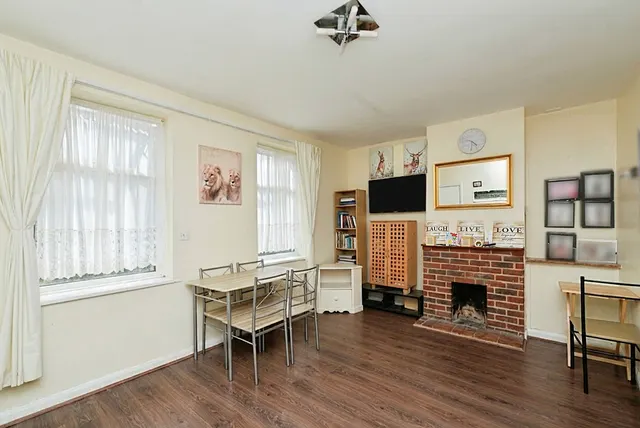 Moremead Road, London, SE6, photo 2