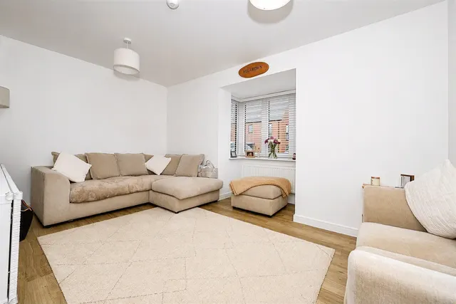 Aspen Crescent, Houghton Regis, LU5, photo 3