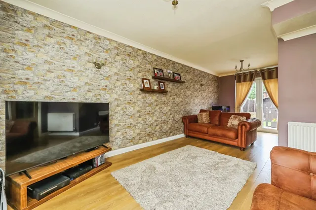 Redwood Court, Hucknall, NG15, photo 3
