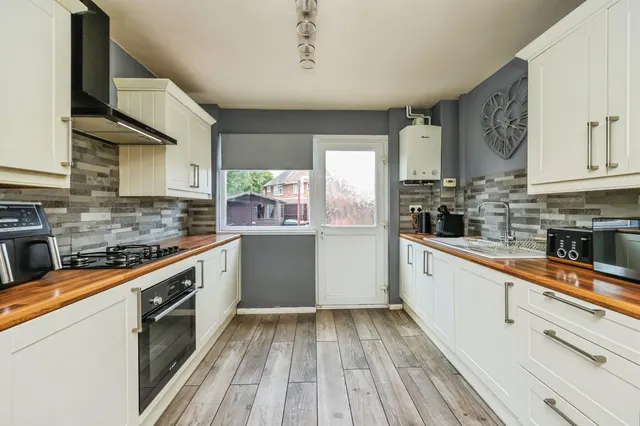 Redwood Court, Hucknall, NG15, photo 1