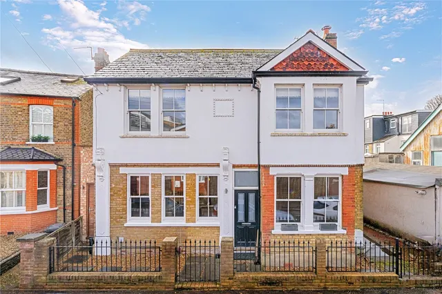 Oldfield Road, Hampton, TW12 2AJ, photo 1