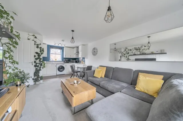 Hutton Close, Newbury, RG14, photo 2