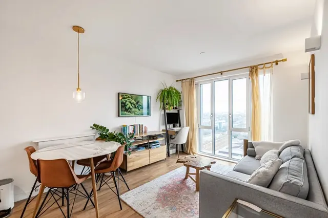 Mapleton Crescent, London, photo 1
