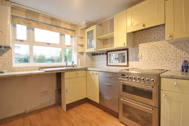 Photo 2 — Beverley Road, Willerby, Hull