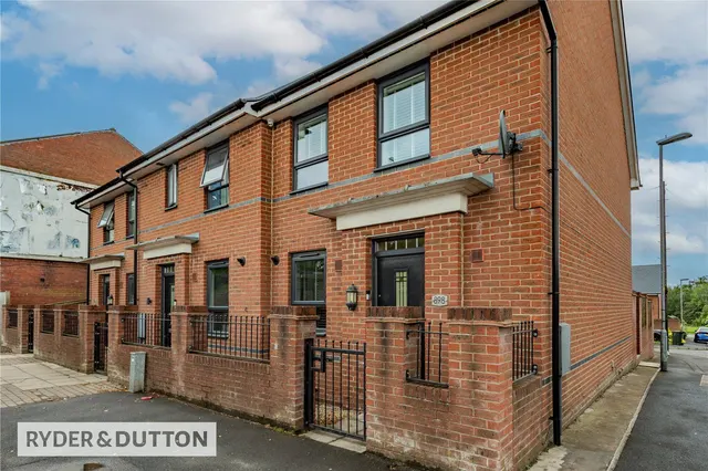 Manchester Road, Castleton, OL11, photo 1