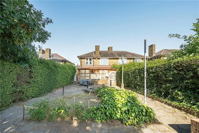 Kelvington Road, SE15, photo 1