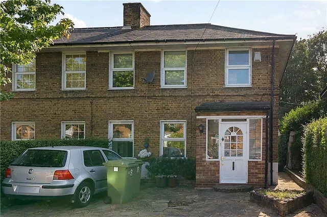 Photo 2 — Kelvington Road, SE15