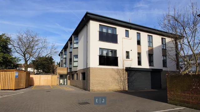 Lesley Court, Loughton, IG10, photo 1