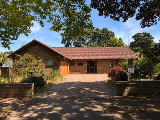 Monkworthy Drive, Ashley Heath, Ringwood, Dorset, BH24 2JJ, photo 1