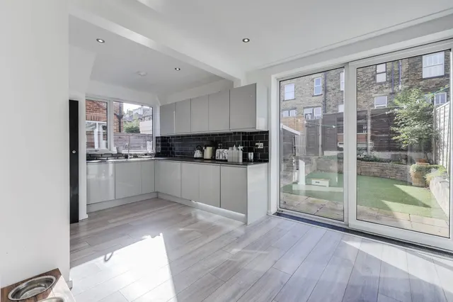 Arncliffe Garth, Stanningley, LS28, photo 3