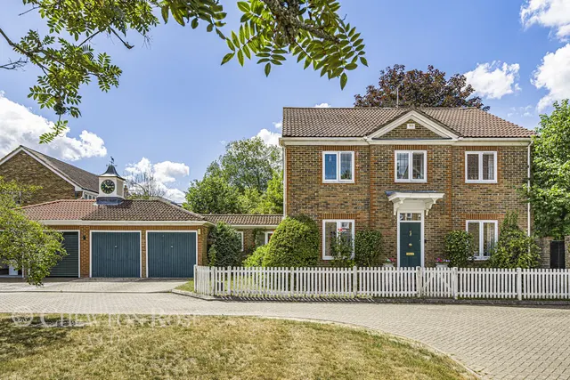 The Lawns, Ascot, photo 1