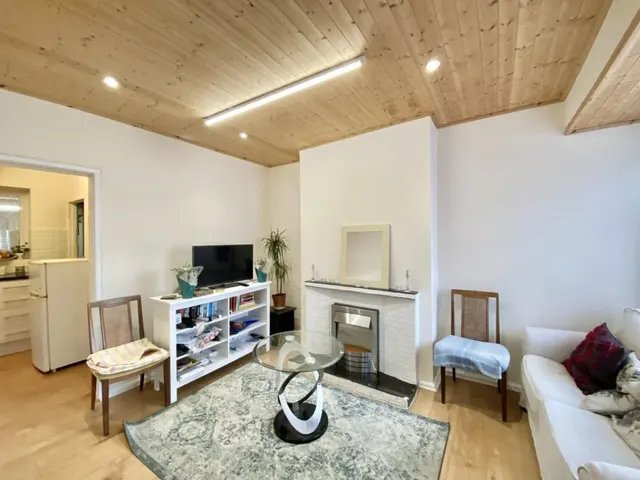 Coronation Road, Hayes, UB3, photo 2