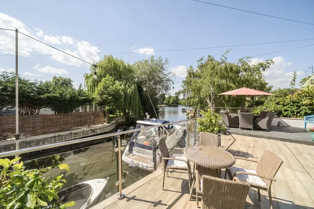 Photo 3 — Riverside, Staines-Upon-Thames, TW19