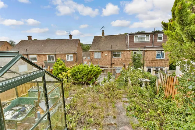 Carnation Road, Strood, ME2, photo 2