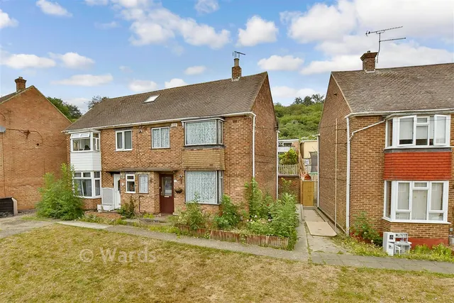 Carnation Road, Strood, ME2, photo 1