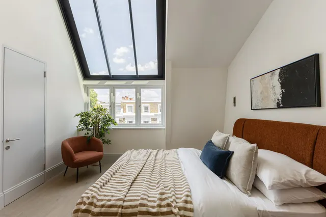 Photo 3 — Redcliffe Road, London, SW10 9NJ