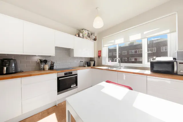 Estella House, Henry Dickens Court, W11, photo 1