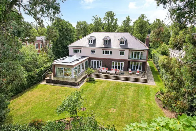 Leys Road, Oxshott, Surrey, KT22 0QE, photo 1